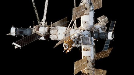 Mir space station viewed from endeavour